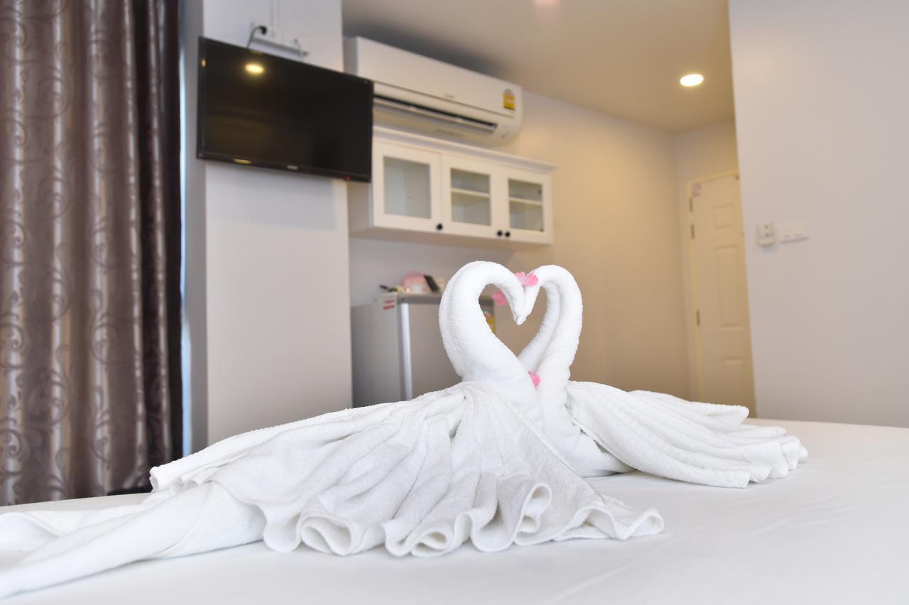 Parvena Hotel Sathorn Банкок Екстериор снимка