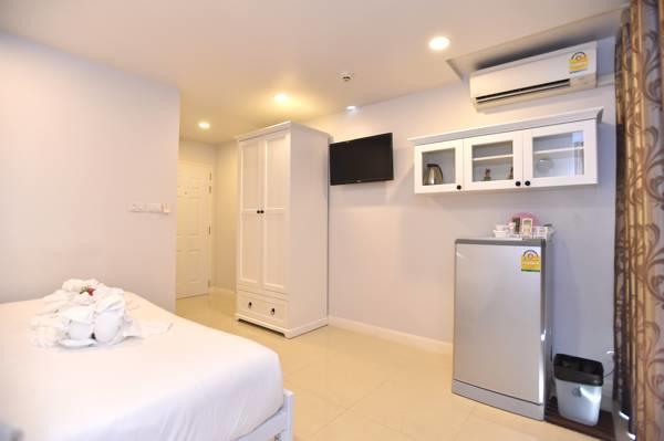 Parvena Hotel Sathorn Банкок Екстериор снимка