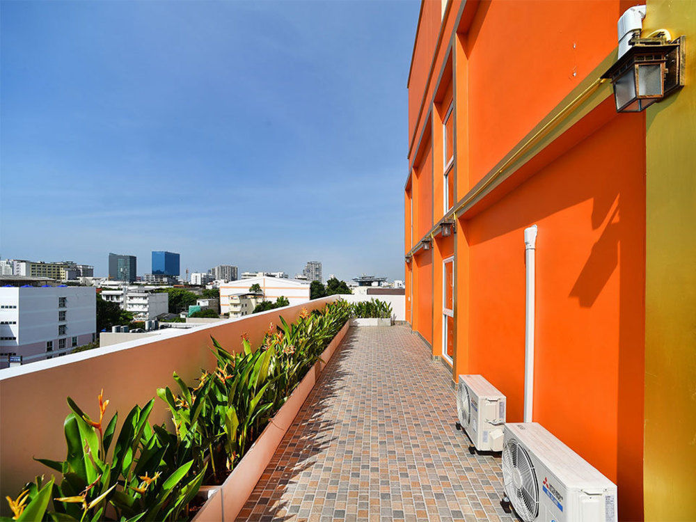 Parvena Hotel Sathorn Банкок Екстериор снимка